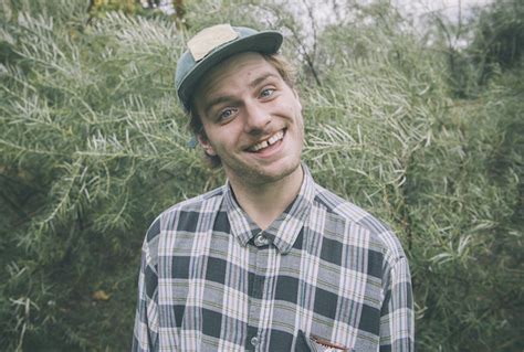 What Music Genre Is Mac DeMarco: A Blend of Indie and Pop Culture